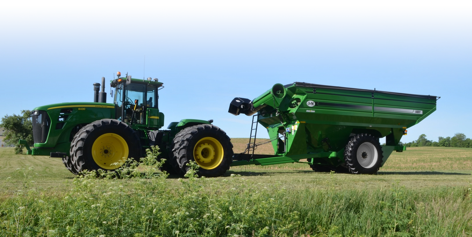 Walking Tandem Dual Wheels Grain Cart with John Deere Tractor